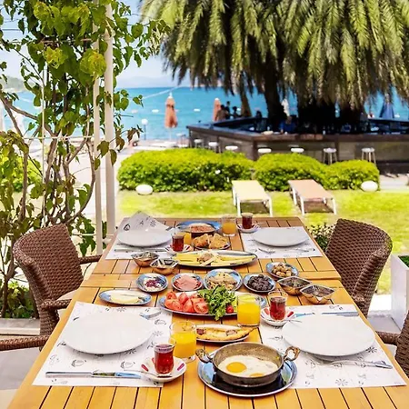 Toka & Club Hotel