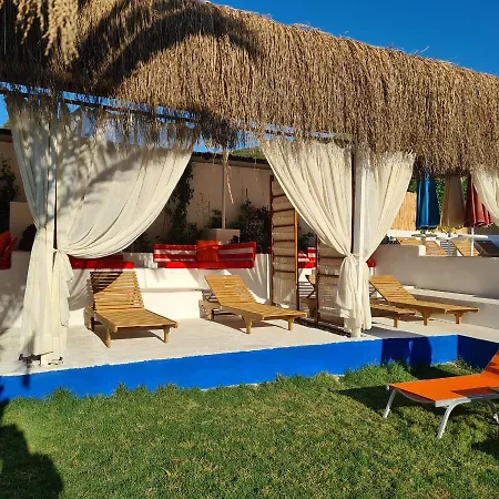 Toka & Club מלון